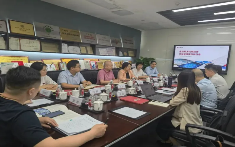 民建广州市委会与民建郑州市委员会一行莅临黄金城集团信息参观调研